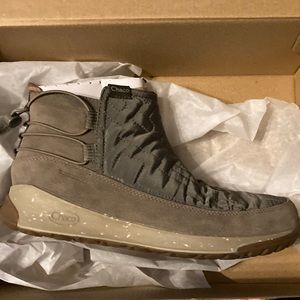 Chaco Size 8 borealis ridge boot, moral brown color.